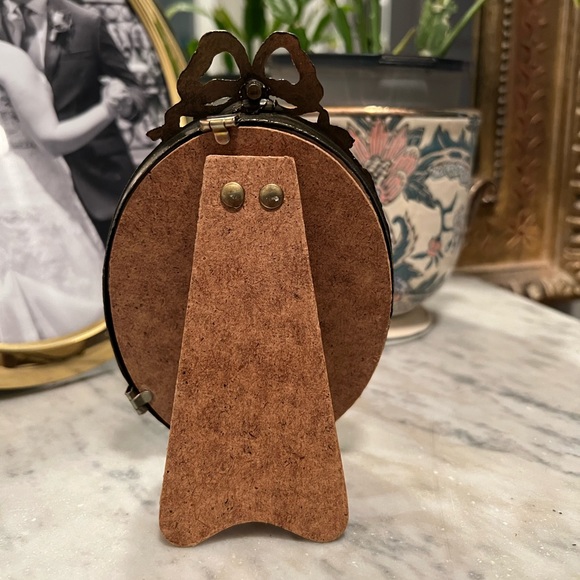 Vintage Oval Photo Frame - Picture 5 of 6